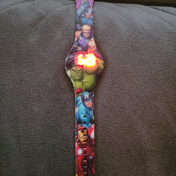 Marvel Avengers Kids LCD Watch. - Picture 2 of 5